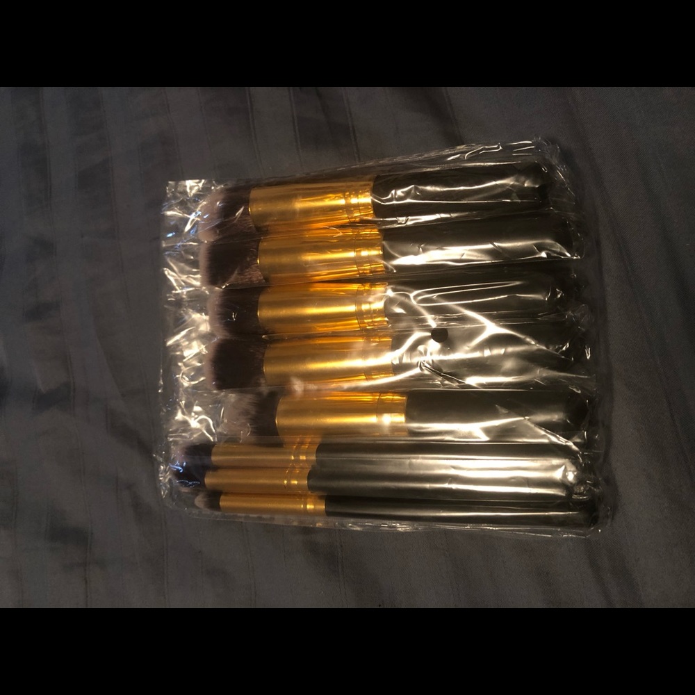 Makeup brushes